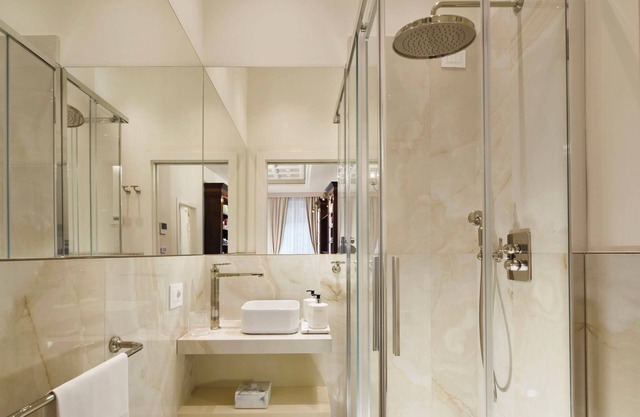 1-Bedroom Luxury Apartment 'The Traveler' at Palazzo Portinari Salviati