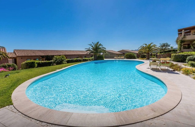 1 Bedroom Seaview Apartment with Large Swimming Pool