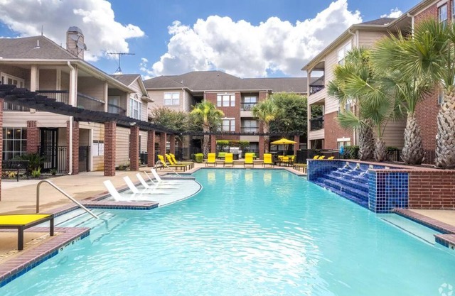 1 Bedroom w Patio, Workspace, Gym, and Pool