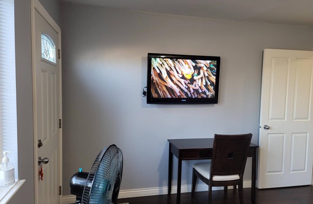 1 BEDROOM WITH PRIVATE ENTRY.