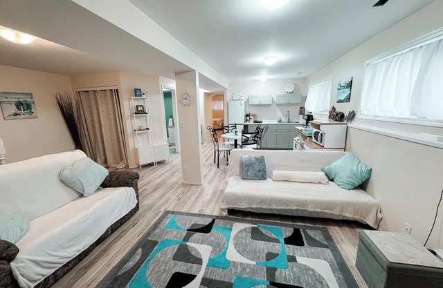 1 block from the beach, cool & cozy 2 bedroom vacation home- basement suite.