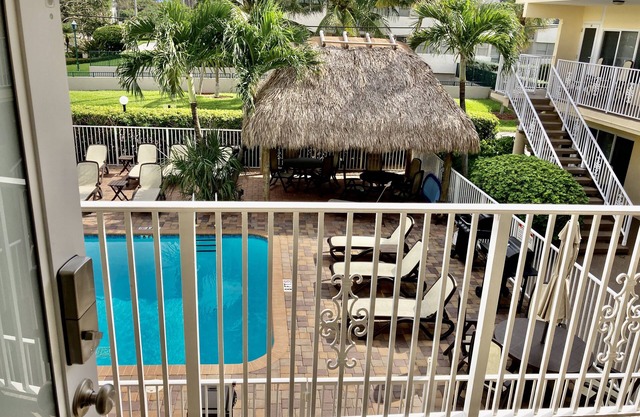 1 Block to the Beach! Pool! Immaculate!