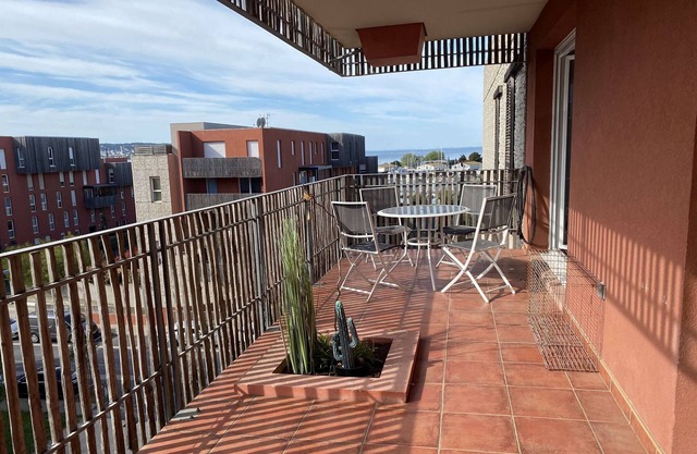 1 BR apartment with terrace, parking, WIFI