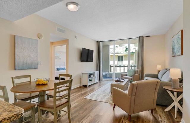 1 BR King- Rooftop Pool close to beach Casa Costa