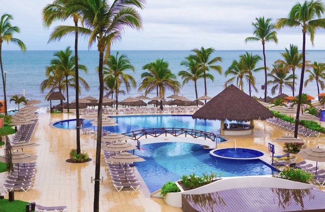 1 BR Suite in 4 Star Family Resort steps from the Beach-Marival Emotions