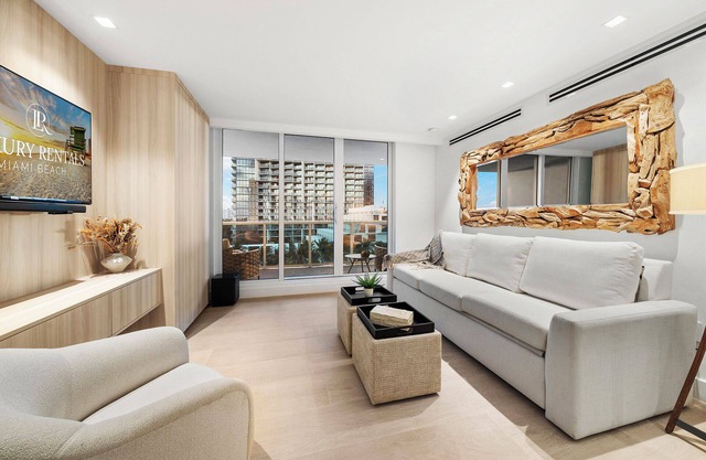 1+Den Private Residence at Roney Palace