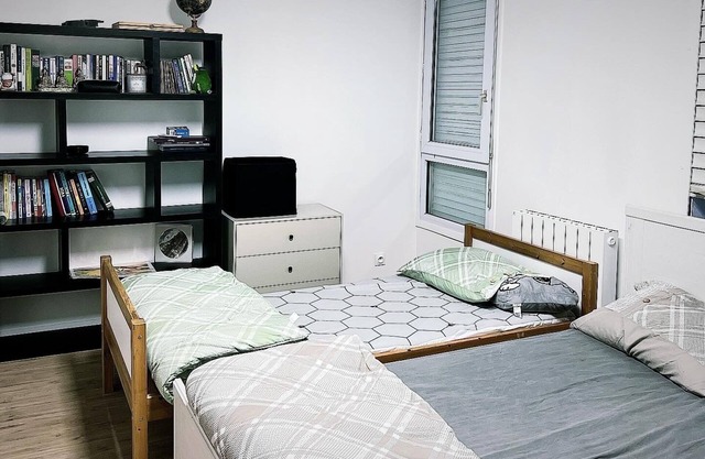 1 Familly Bedroom in Noisy-le-Grand 20' to Paris & Disneyland. Pet Friendly!