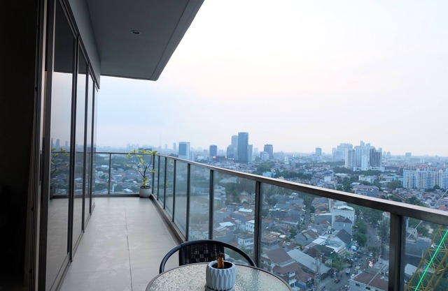 180° Balcon w/City View on Central Jakarta @ Sudirman Hill