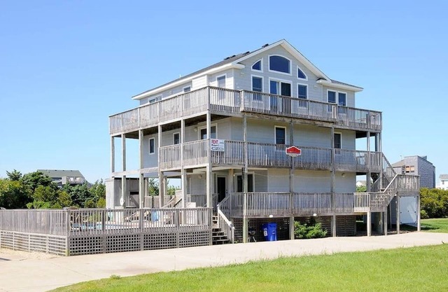 1-lot Oceanside 6 Bedroom Home, Private Pool, Pet Friendly, Private Beach Access