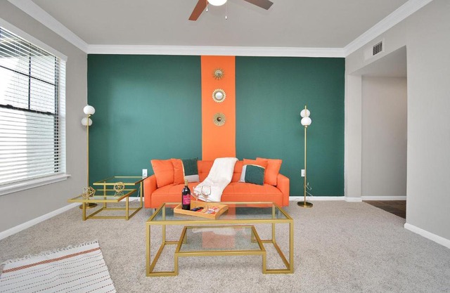 1 Luxury apt med center queen bed free parking with beautiful pool