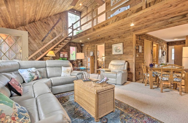 1 Mi to Beech Mtn: Home w/Furnished Deck