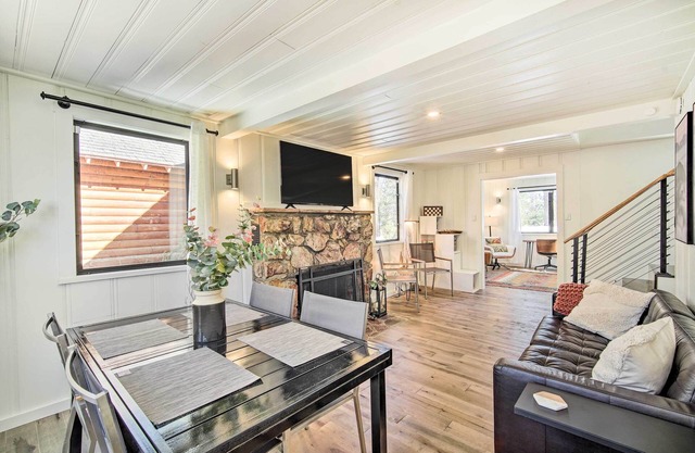 < 1 Mi to Big Bear Lake: Cabin w/Hot Tub