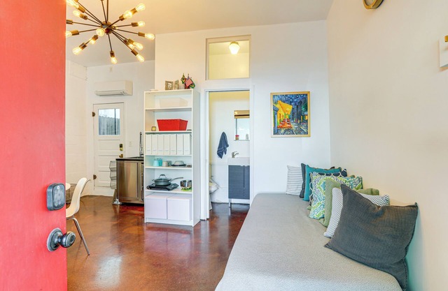 1 Mi to Downtown: Walkable Studio in Sacramento