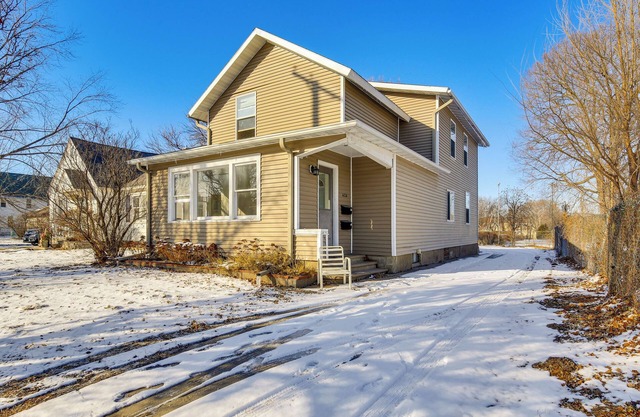1 Mi to Downtown: Welcoming Winona Duplex