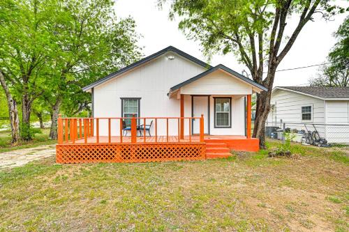 1 Mi to Dtwn Family Home with Porch in Brownwood