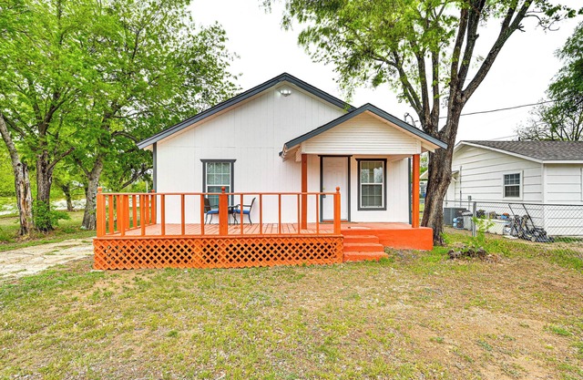 1 Mi to Dtwn: Family Home w/Porch in Brownwood