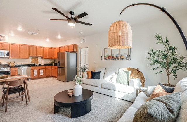 1 Mi to Dtwn Flagstaff: Condo w/2 Balconies!