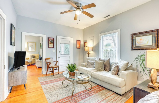 1 Mi to Dtwn Wilmington: Quiet Cottage w/Deck