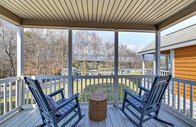 < 1 Mi to Lake Norman Marina: Home w/Pool Access