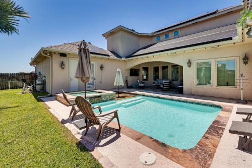 1 Mi to Vackar Stadium Roomy Retreat with Pool