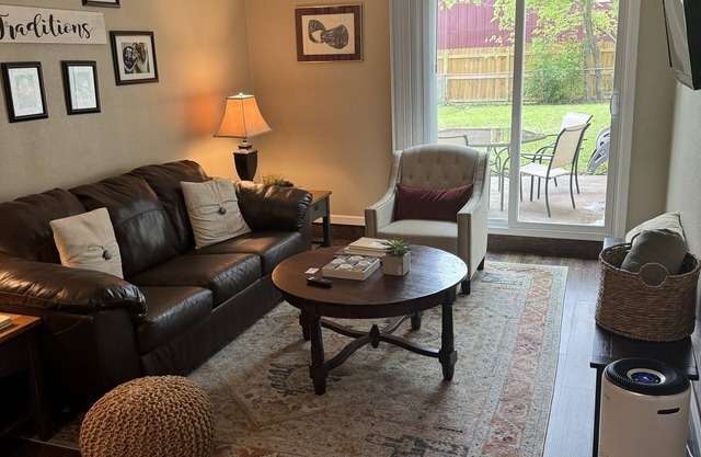 1 mile to campus - Relaxing Duplex - Sleeps 6 or up to 11