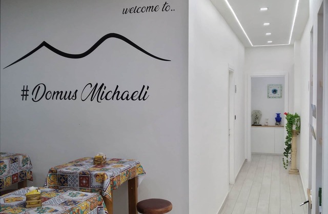 1 Room in apartment 1 bathroom, breakfast area in Pompeii 800 mt from center