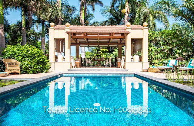 10.000 m2 Tropical peaceful Garden near the Sea, Fibre wi fi