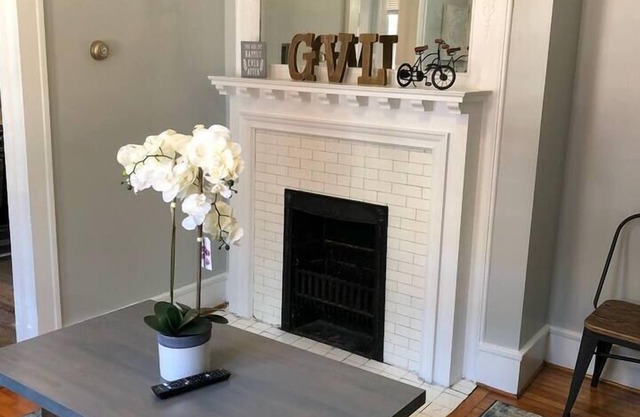 10 Adorable Earle Apartment- Free Downtown Trolley