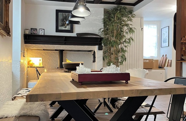 10-berth house in the middle of several large resorts; starting point for hikes