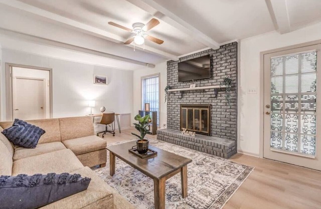 10 from U of Memphis & Airport- Pinecrest Perch