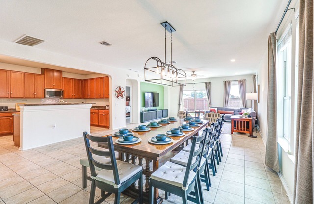 10 Mi to Dtwn Austin: Family Home w/Communal Pool