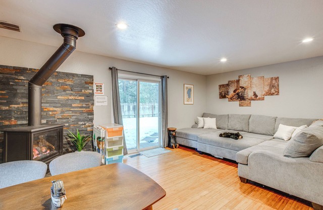 10 Mi to Heavenly Mountain: Home w/Deck + Yard