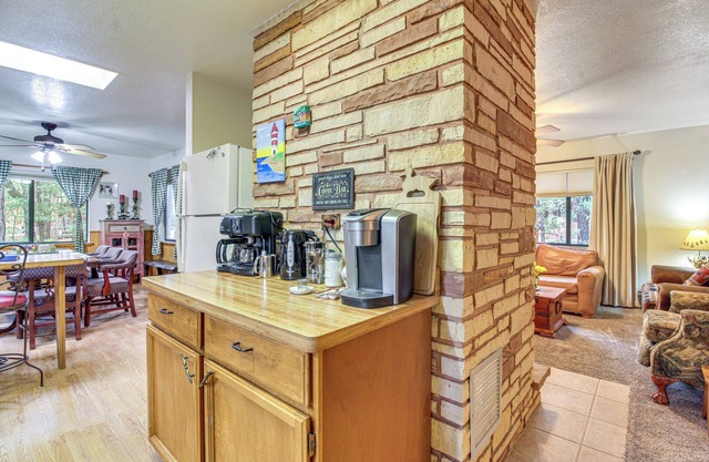 10 Mi to Show Low: Pinetop-lakeside Family Cabin!