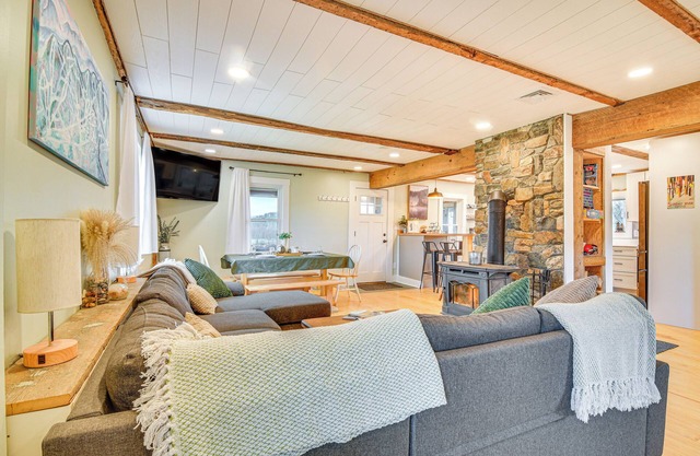 10 Mi to Skiing: Historic Farmhouse in Maine!