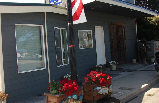 10 Mile Lake Home 4 bedroom 2 1/2 bath sleeps 10. Ride ATV;s to dunes from home