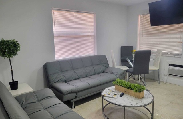 10 MIN TO FLL BEACH★2BR★ with Free Parking & WIFI