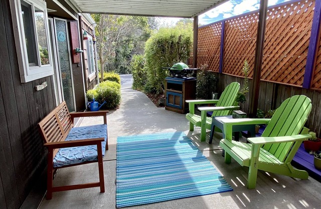 10 minute walk to Capitola Village and ocean