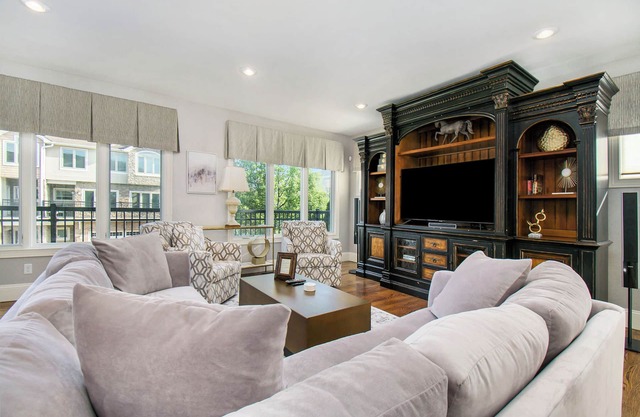 10 Minute Walk to Notre Dame Stadium - 1st Class Accommodations - Updated 2024