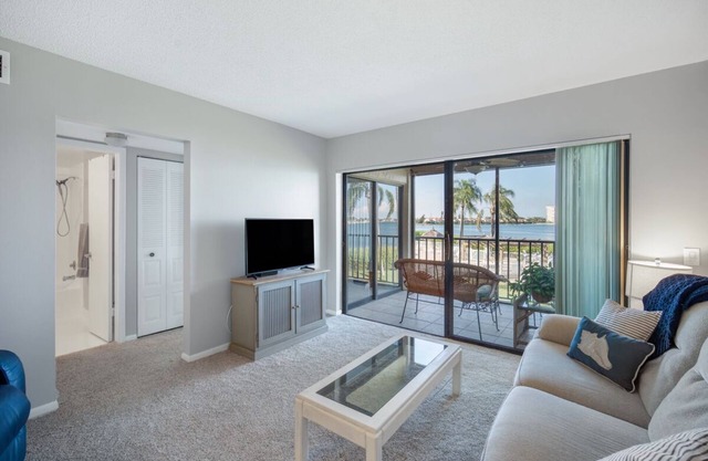 10% OFF 30 DAY STAY - St Pete Beach, Isla Del Sol, BAY FRONT