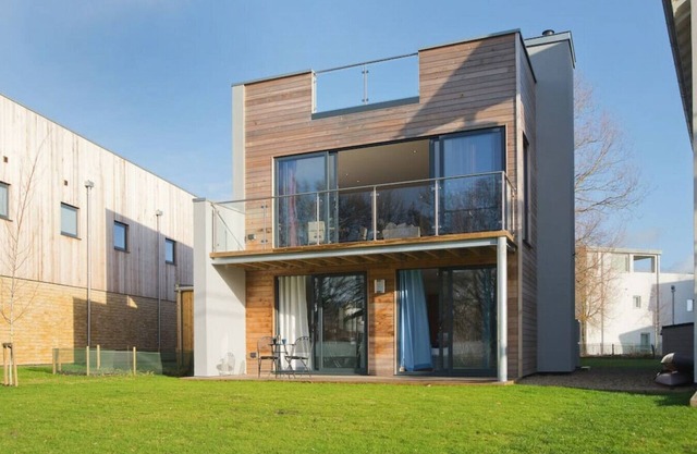 100 Howells Mere - 100HM - Lakeside Spa Property