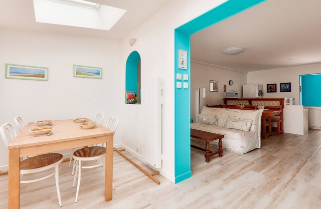 100m from the seafront, house for 4