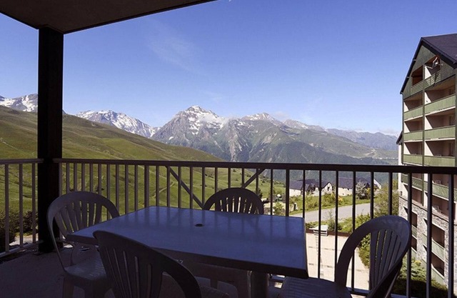 100m from resort center, 2nd floor, tv, ski locker, 23m², Peyragudes