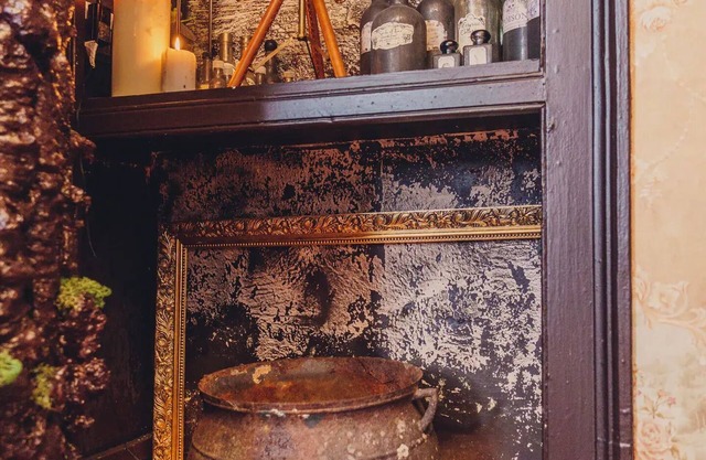 101 House At The End. Witchcraft & Wizardry House