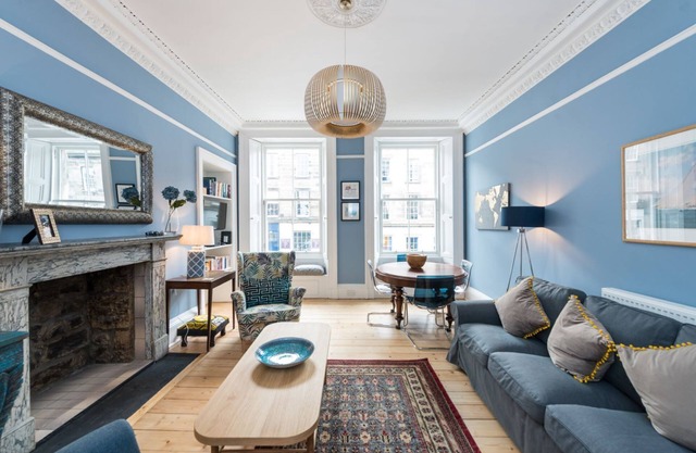 107 Broughton Street - an edinburgh that sleeps 6 guests in 3 bedrooms