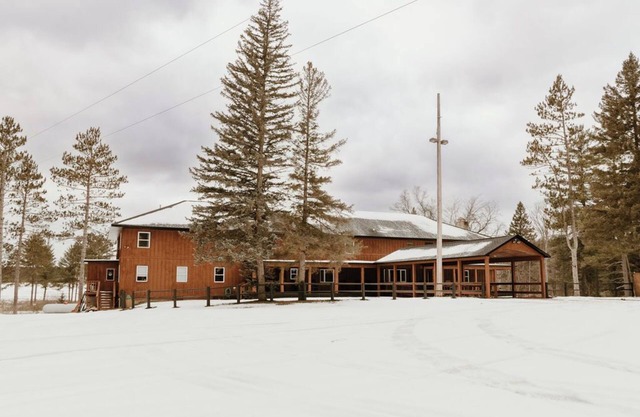 11 Bedroom Lodge, Private Bathrooms, Sleeps 28, Huron National Forest
