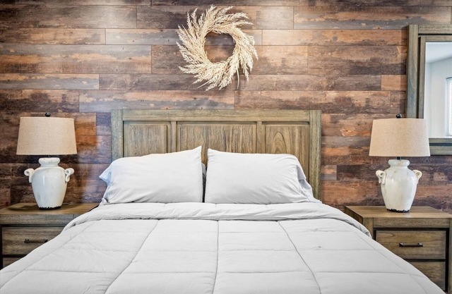 11 Chelsea Place On The Park, In Heart Of Downtown