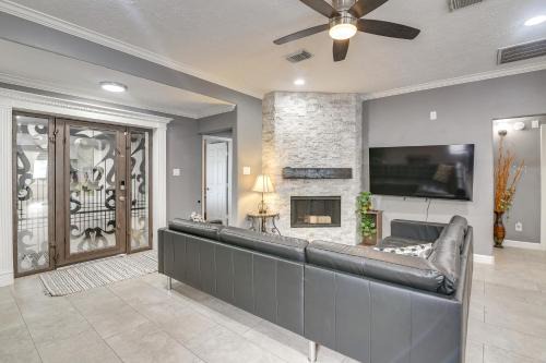 11 Mi to Dtwn Family Home in Houston!