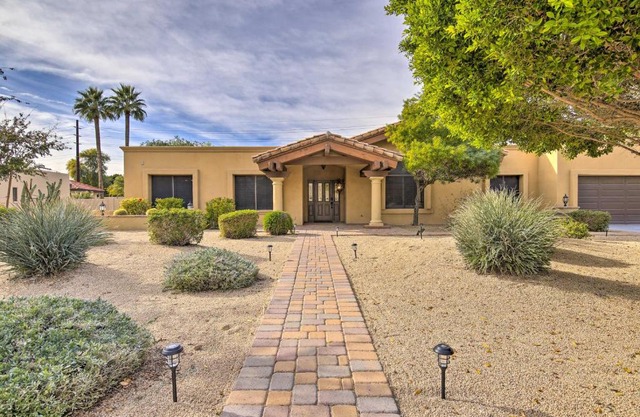 11 Mi to Phoenix Tempe Escape with Patio and Bar!