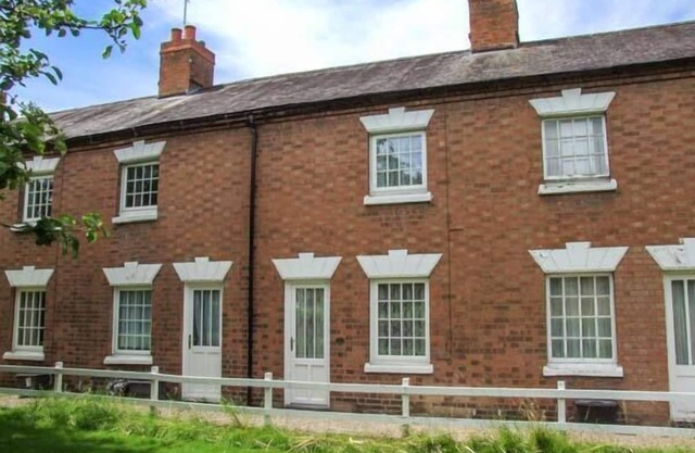 11 VICTORIA COTTAGES, with a garden in Stratford-Upon-Avon