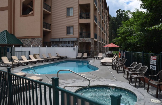 110 Bon Air Drive. Scenic Downtown Gatlinburg . Wonderful Restaurants.